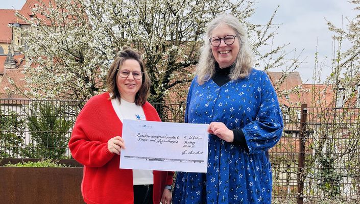 Die Berufsfachschule Mariahilf Bamberg spendet 2.400€ an das Kinder- und Jugendhospiz.